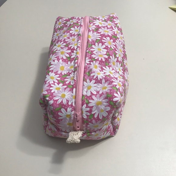Pink Daisy Flower Makeup Bag - Picture 2 of 3